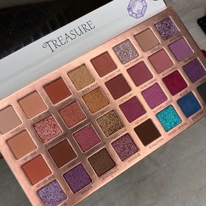 Treasure eyeshadow palette!